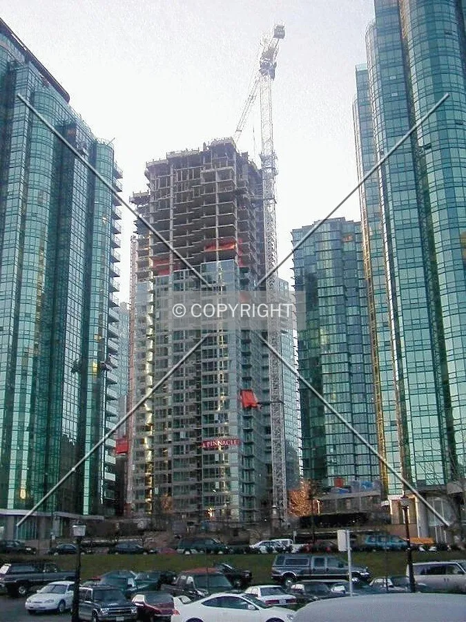 Under construction between the Harbour Park towers