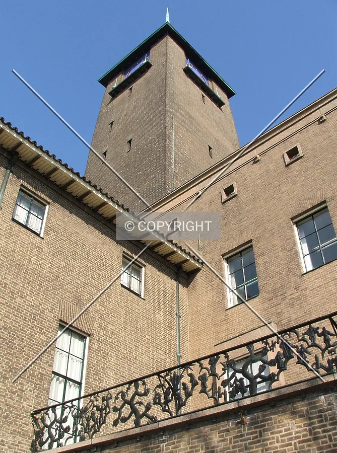 Looking up from Langestraat