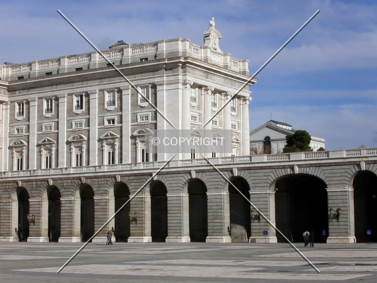 One of the palace's wings as seen from Plaza Armería