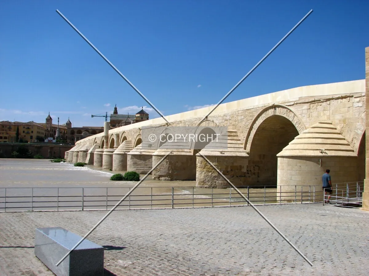 Puente Romano seen from Rio Guadalquivir southern bank