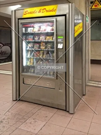 A self-service machine offering snacks and drinks in a subway station