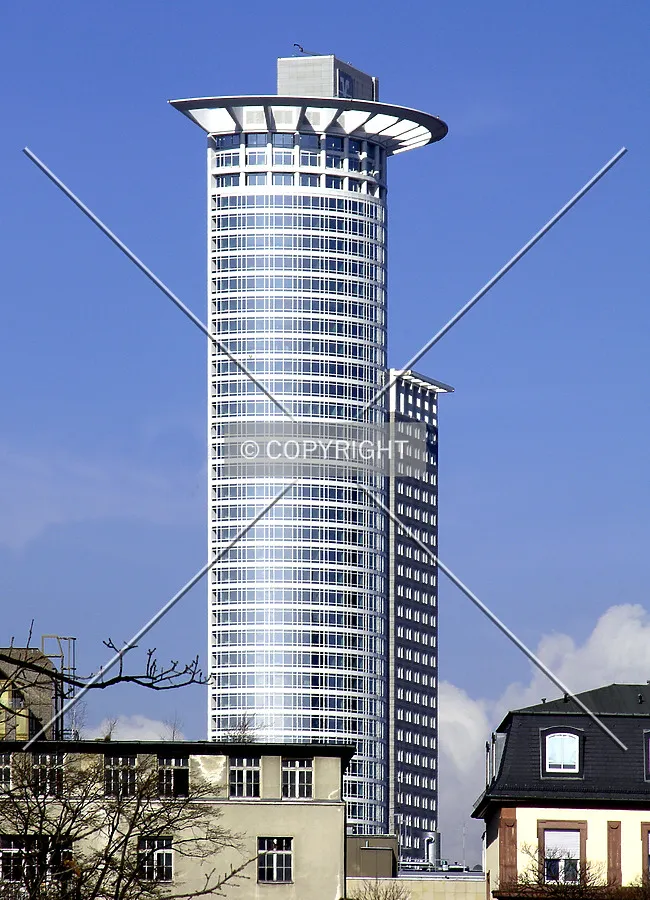 From Schaumainkai to the south