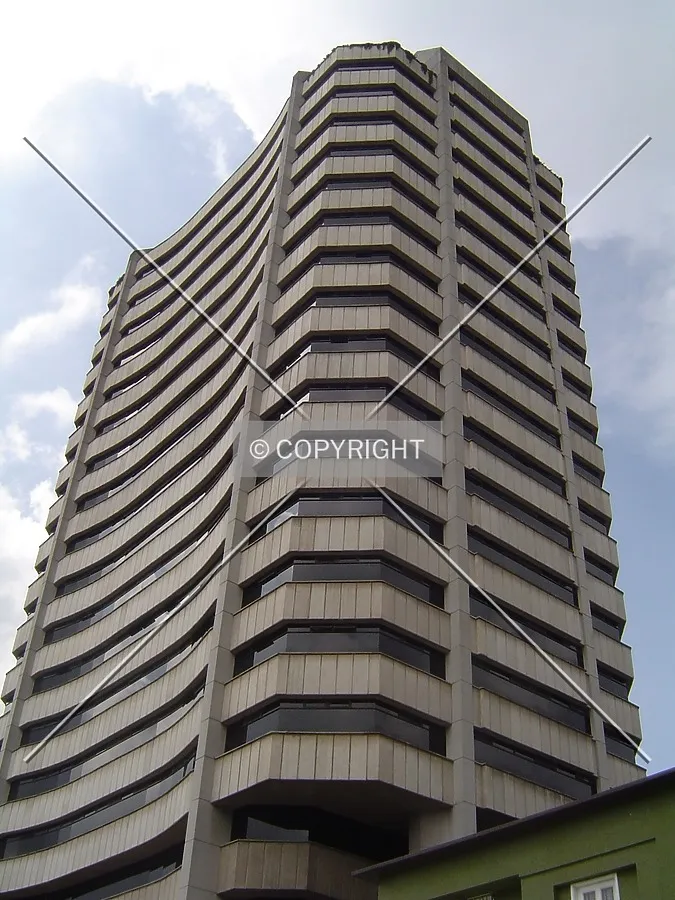 Back view from La Niña Street
