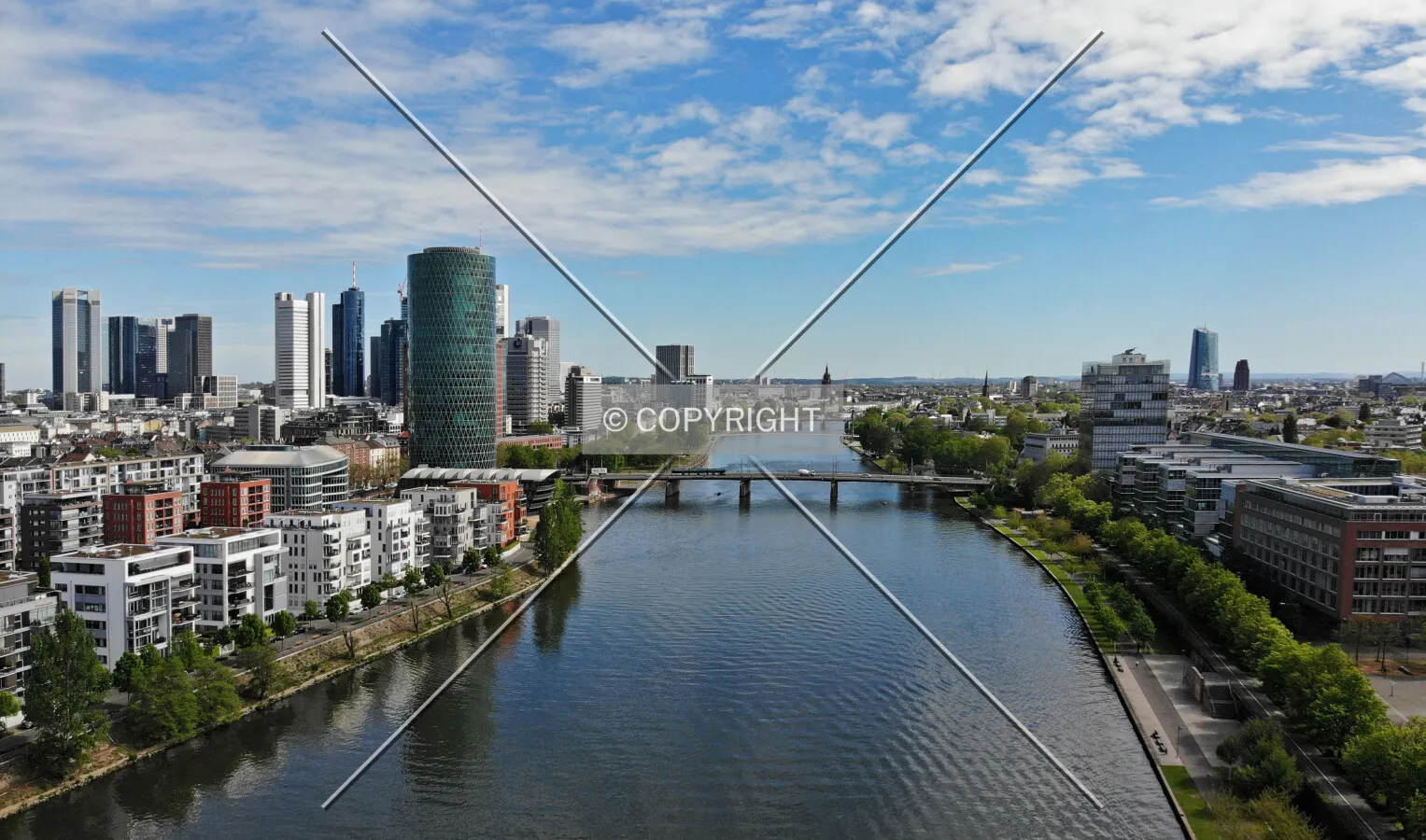 The Westhafen Tower, the Westhafen district (left) and the Main river