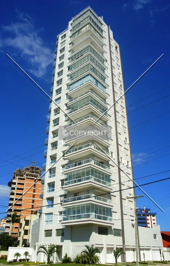 View from the corner of Silva Jardim Avenue and Tiradentes Street