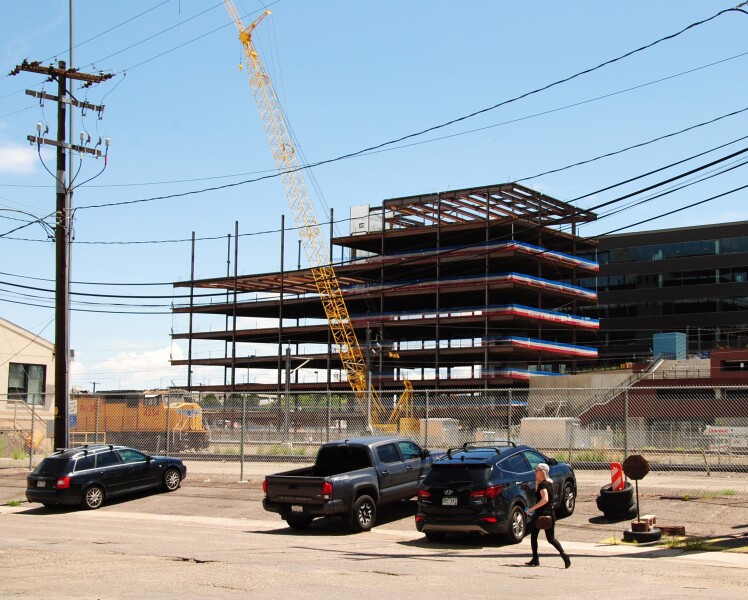 Photo 699-043-012
