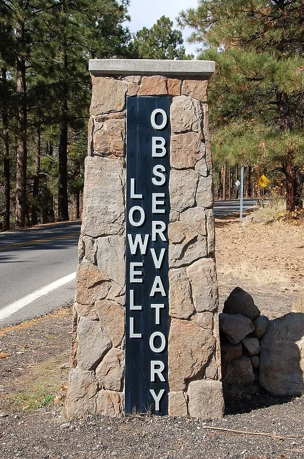 Gateway to the observatory complex