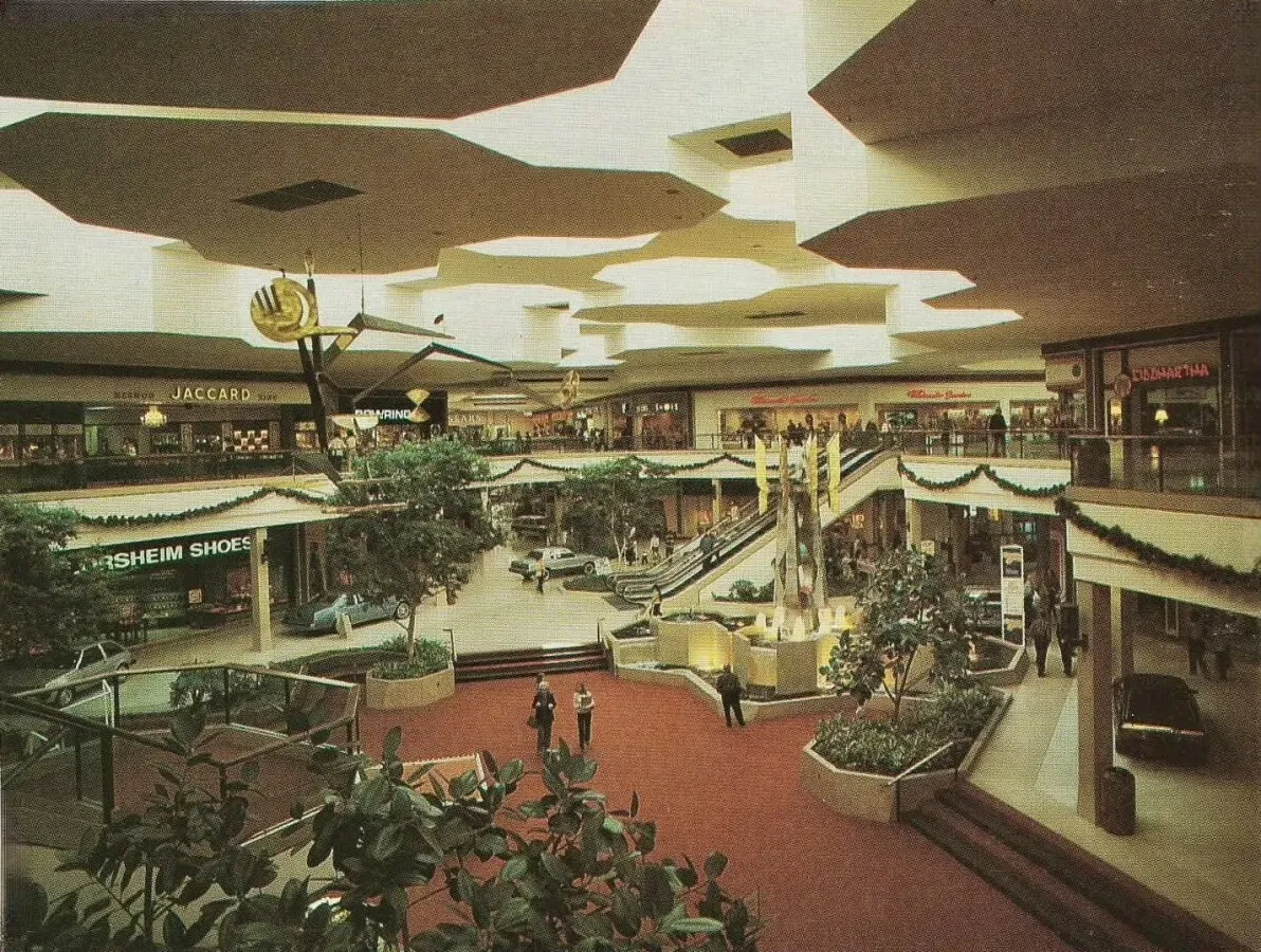 Vintage interior view, December 1984