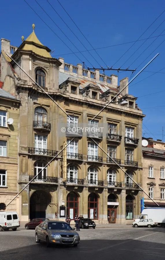 Building at Generala Grygorenka Square