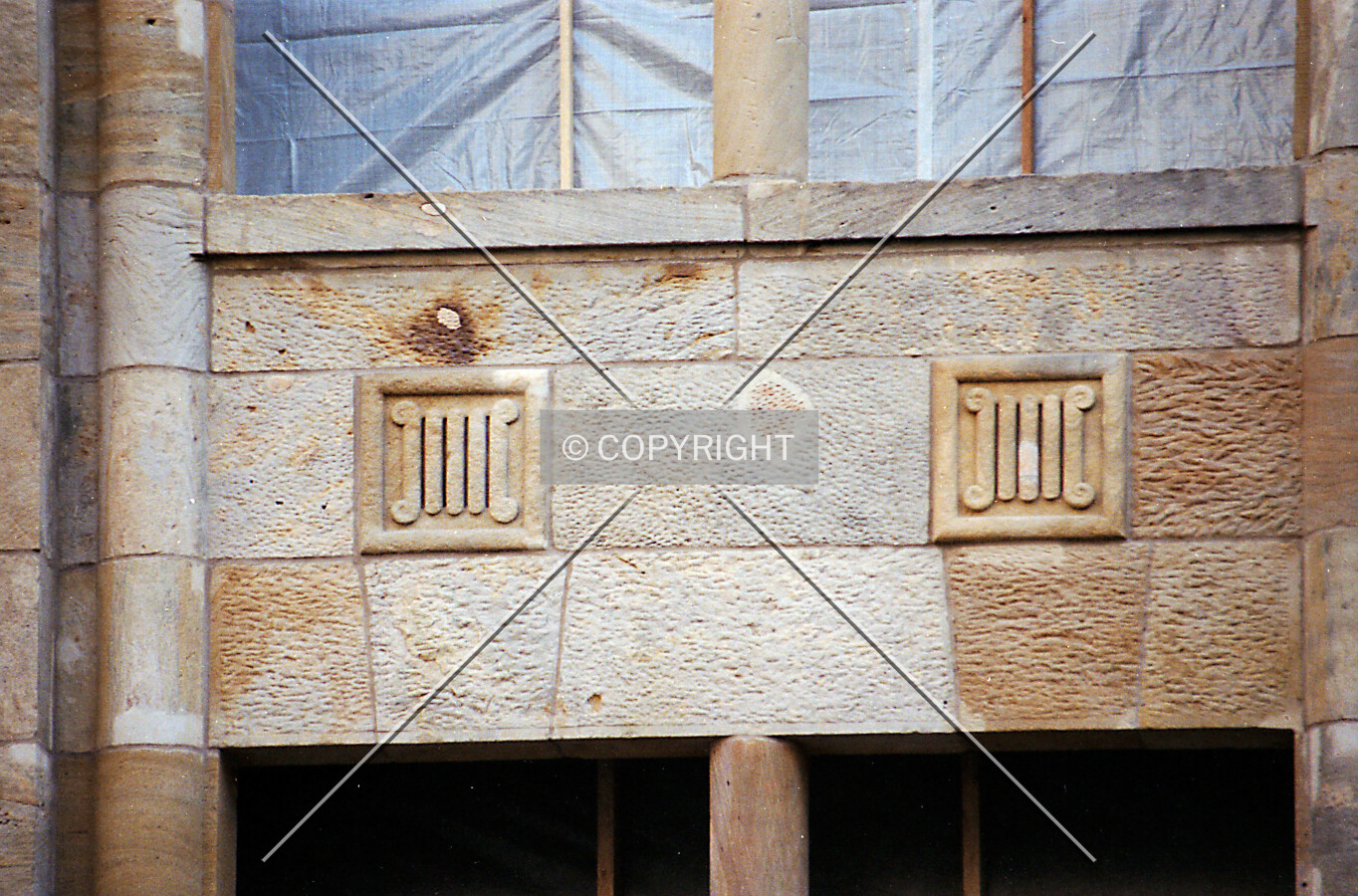 Photo 703-979-096