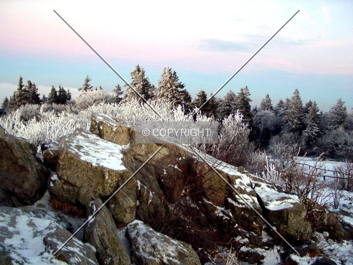Winterimpression - snowy rocks