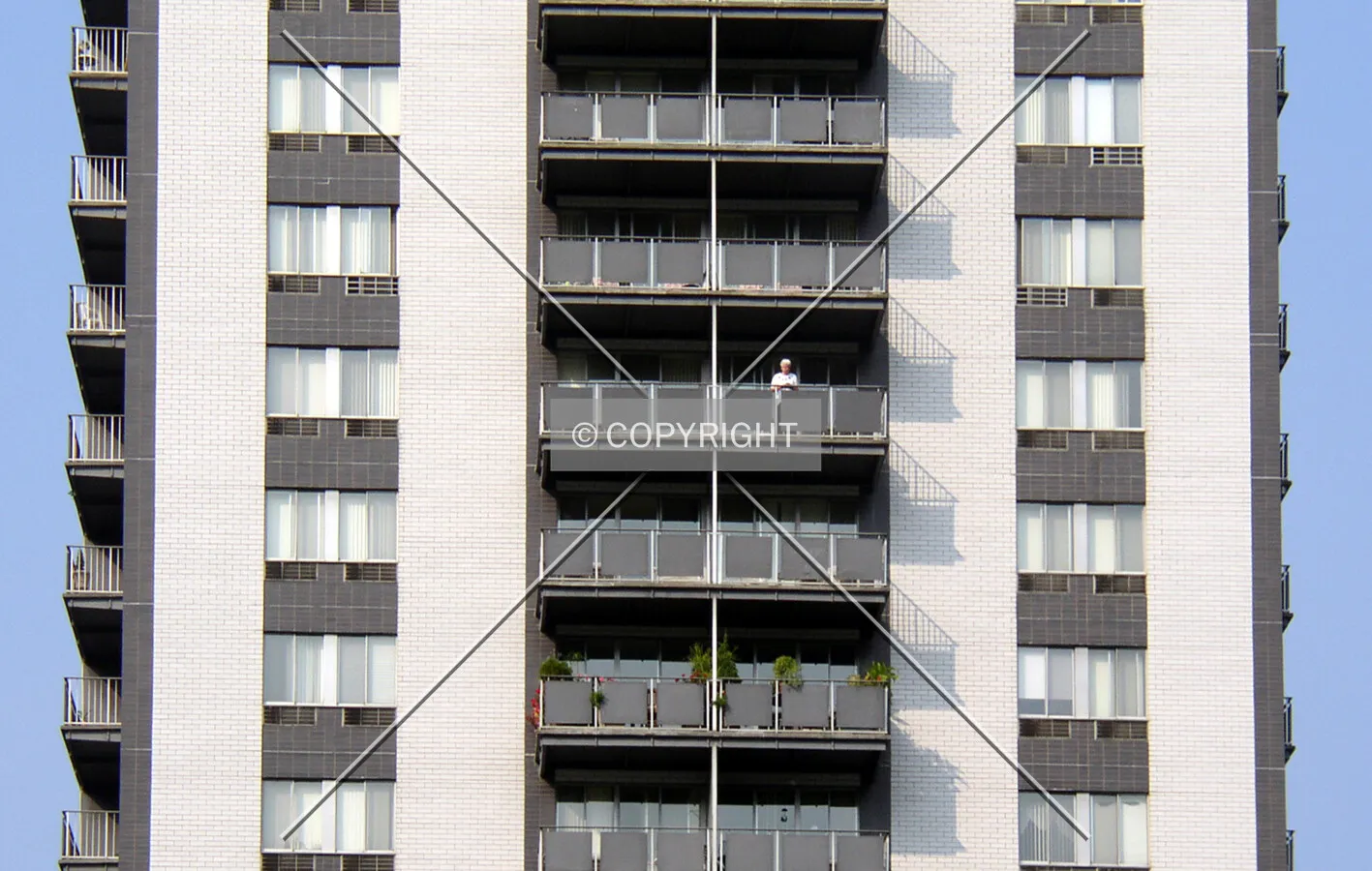 Detail of the middle floors of the western facade