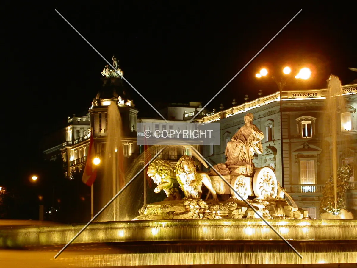 Plaza de Cibeles at night