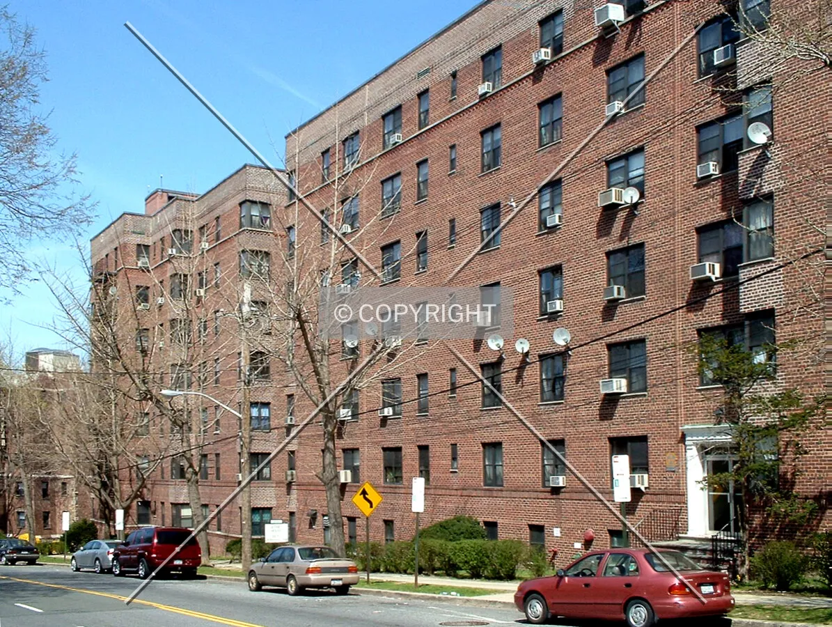 View from the southwest along Old Mamaroneck Road