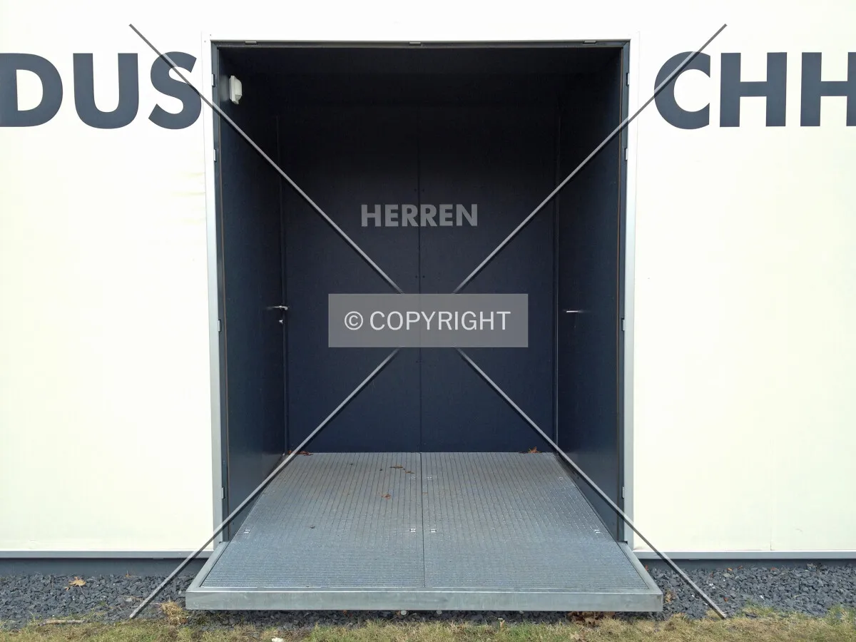 A gender specific entrance - just for men