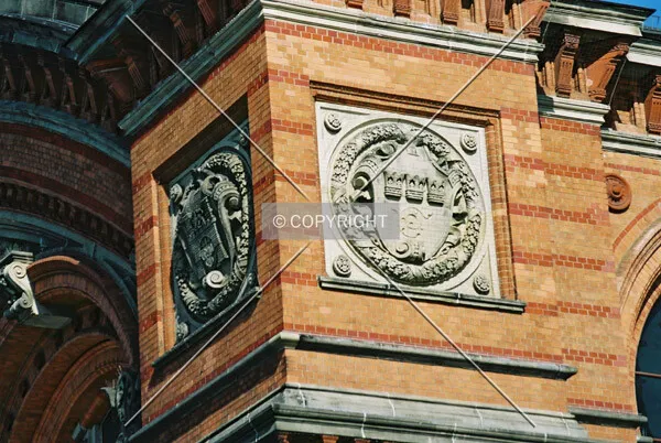 Facade nearby main entrance