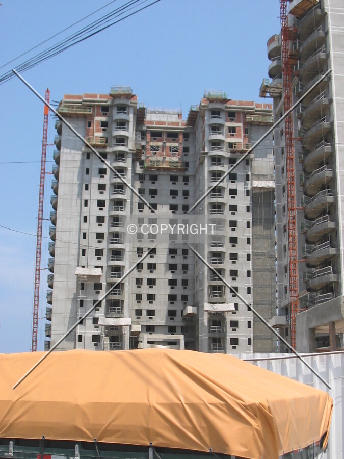 During the preparation of the facade for receiving the ceramic tiles