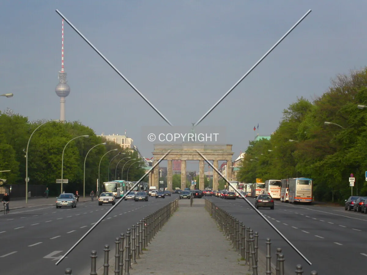 Brandenburger Tor, seen from Tiergarten
