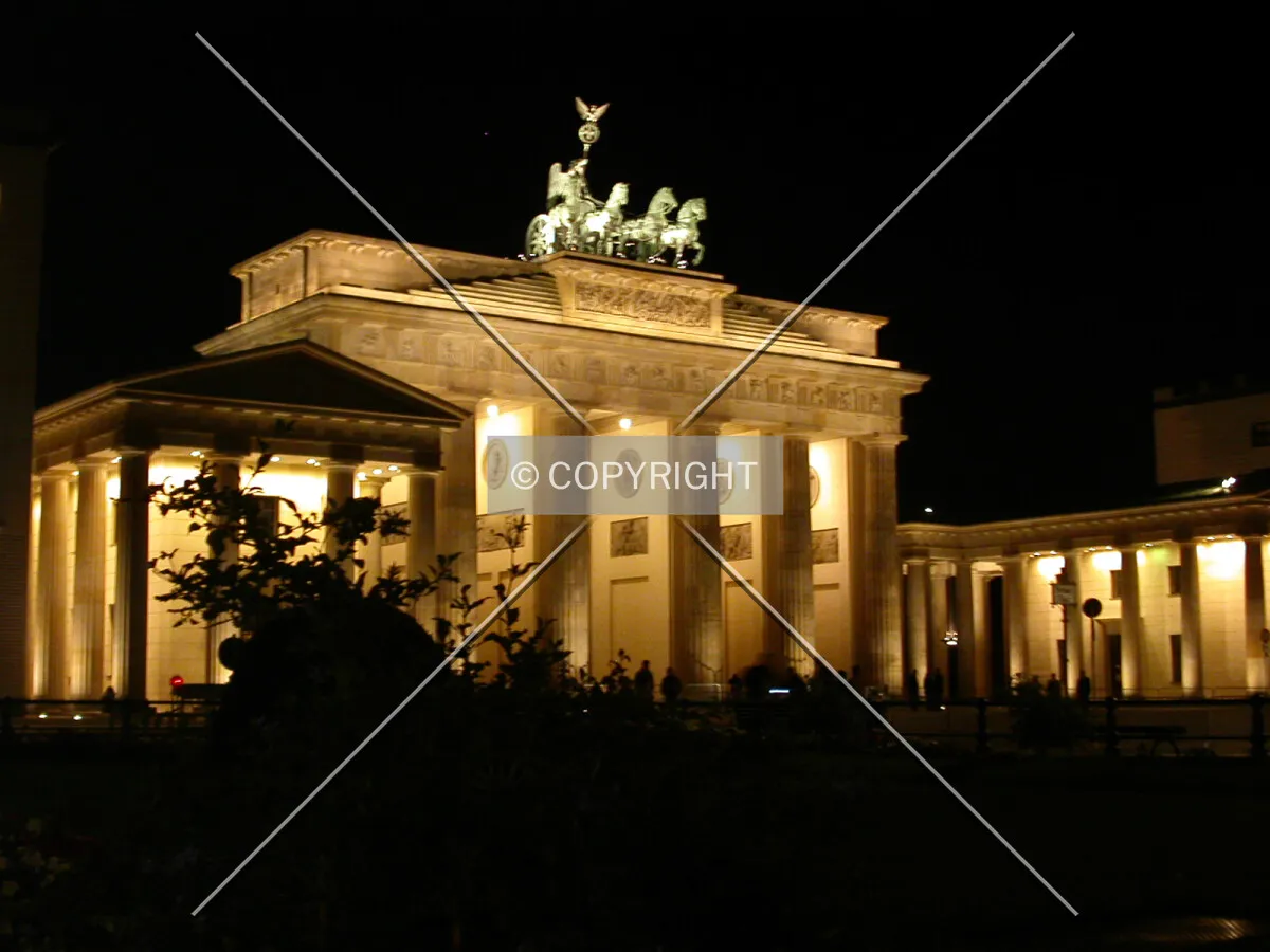 The monument as seen from Pariser Platz
