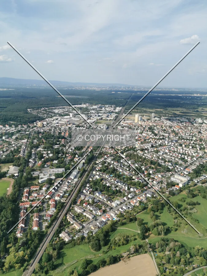 Flight with a helicopter from Egelsbach to Frankfurt - here: Panorama of Langen