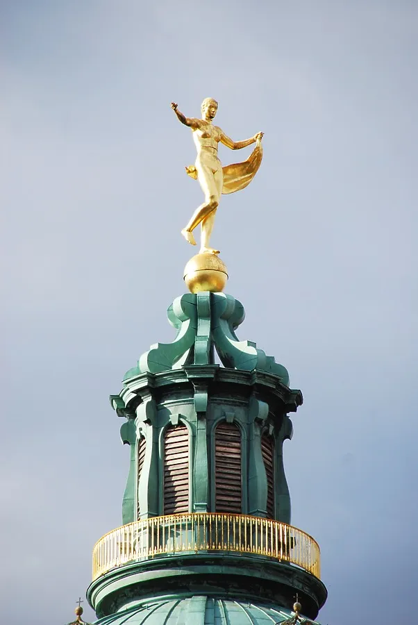 Golden statue on top of the main dome