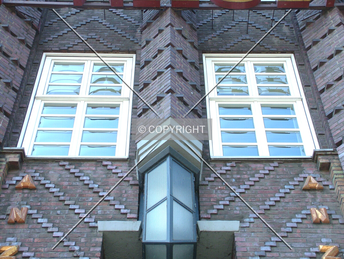 Low windows and lighting features detail