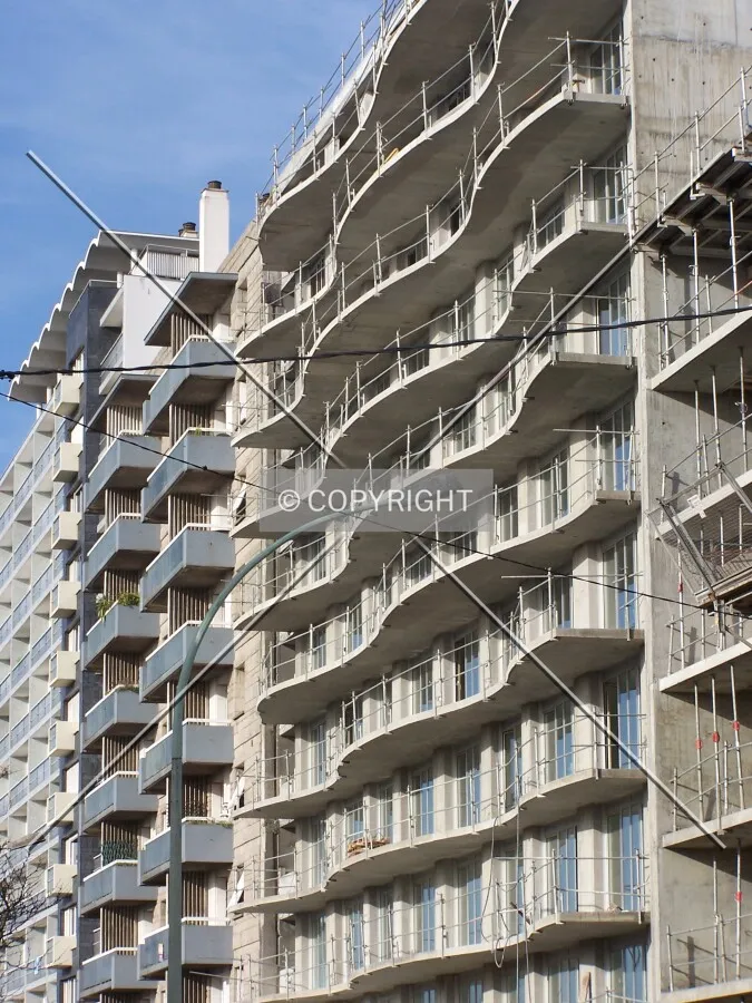 Vagues formées par les balcons sur la face Sud donnant sur la rue