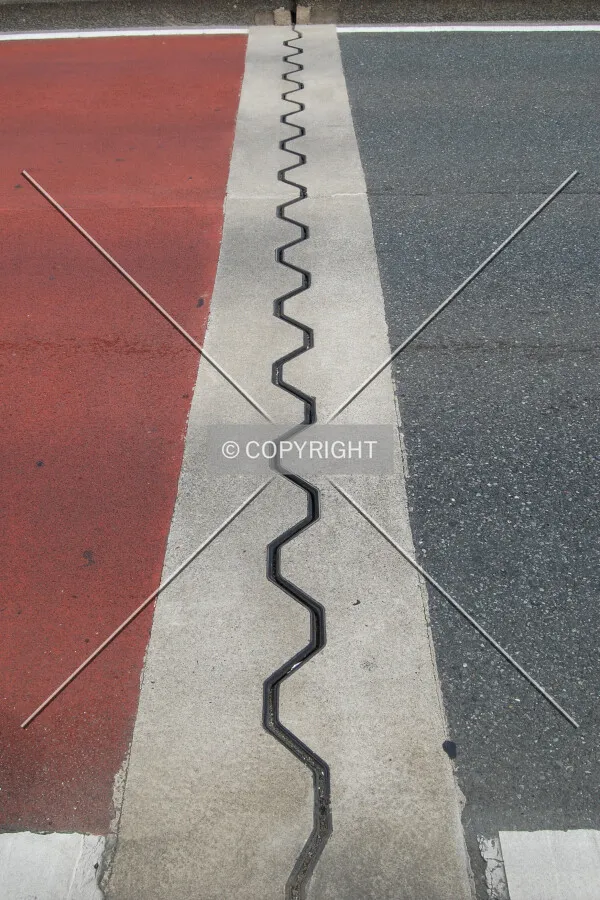 Expansion joint