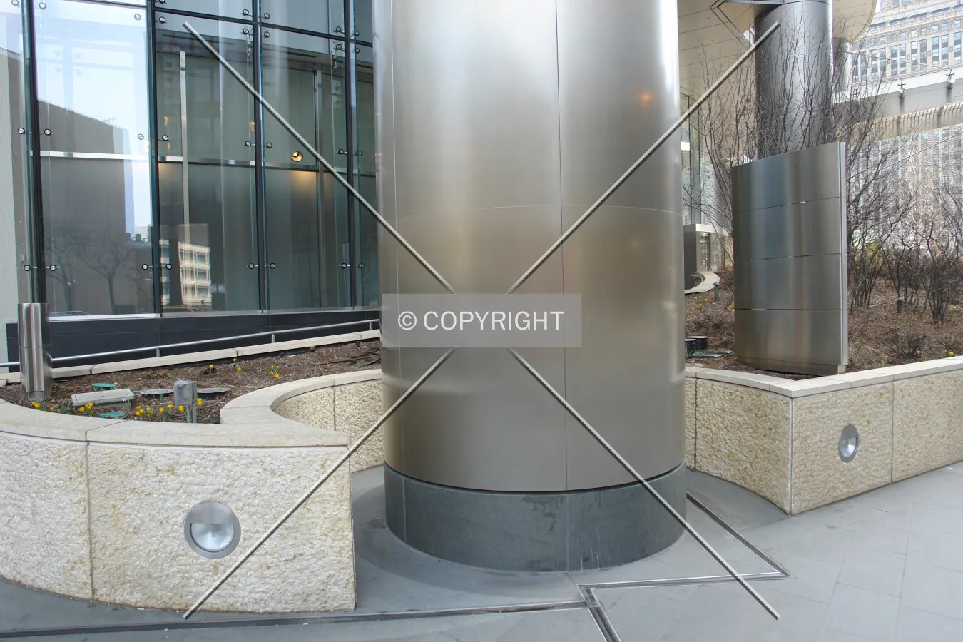 Loading carrying column