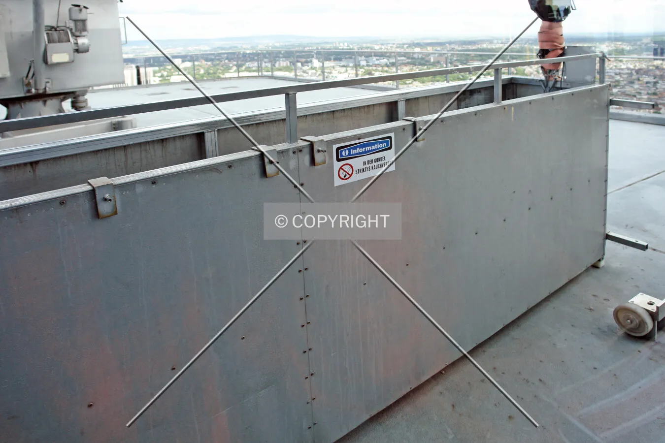The gondola of the MAIN TOWER facade maintenance system