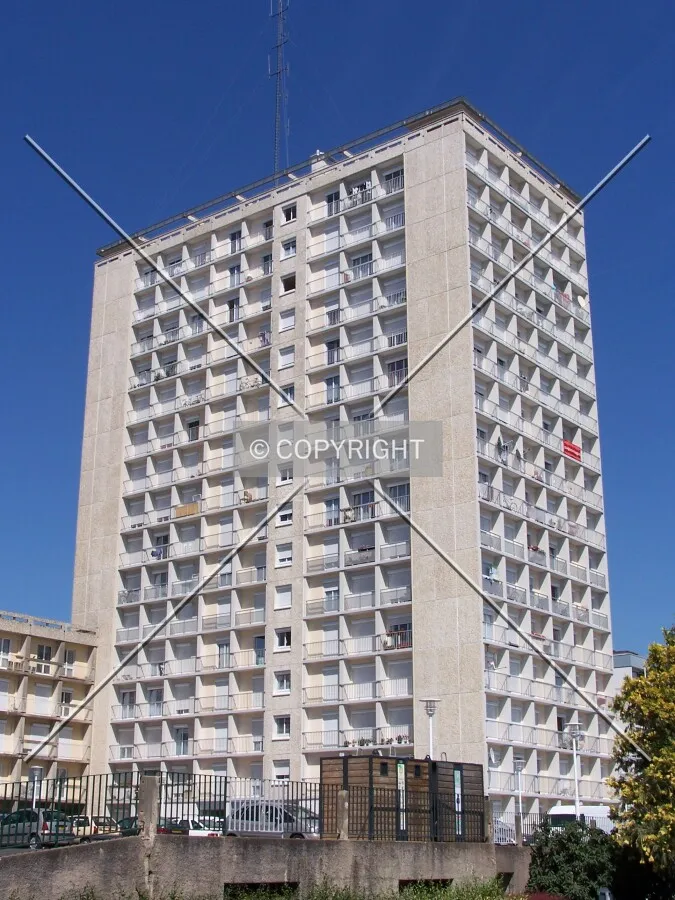Angle sud-ouest vu depuis la Rue du Boubonnais