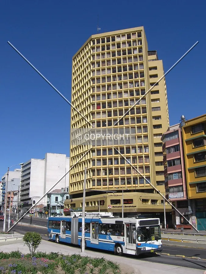 View from 10 de Agosto Avenue with the "Trole bus" in foreground