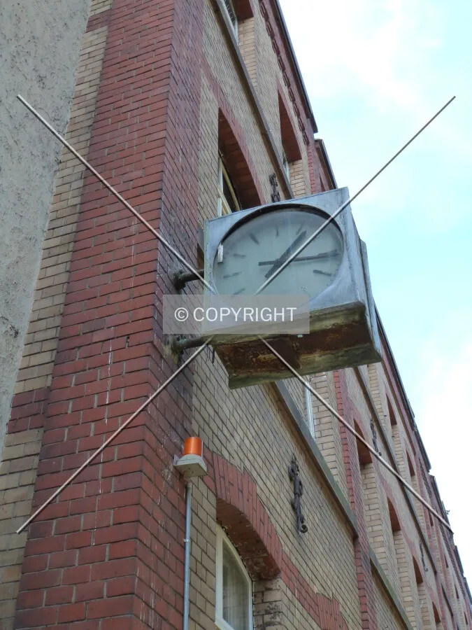 Clock on Heyne Fabrik building