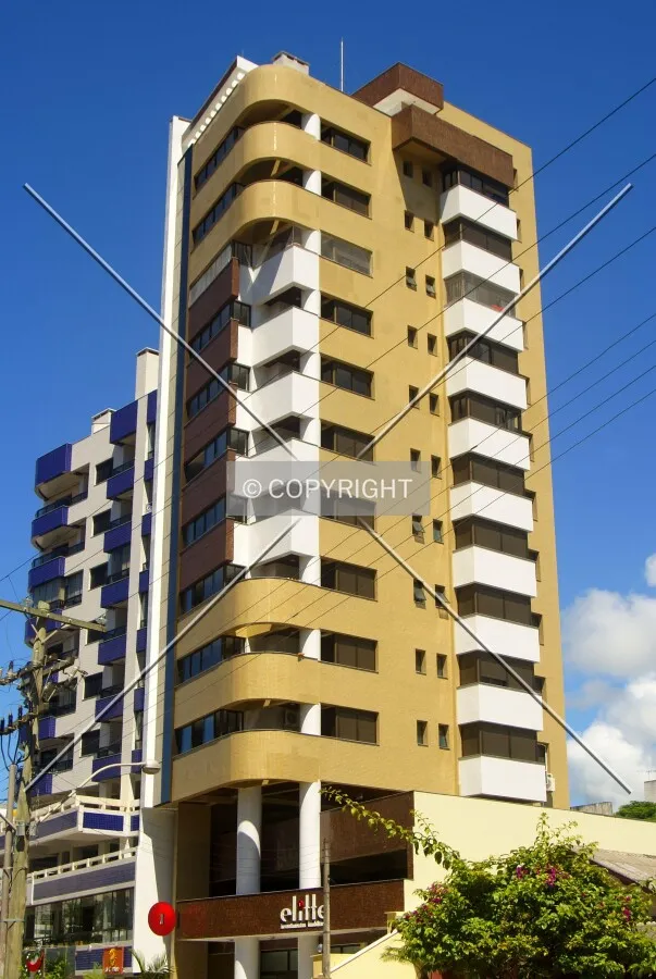 View from the corner of Silva Jardim Avenue and Desembargador Vieira Pires Street
