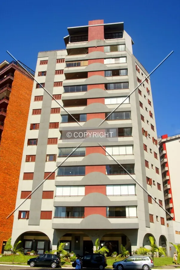 Looking up from across Osvaldo Aranha Street