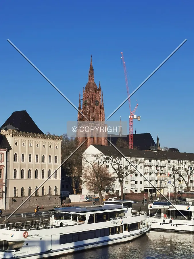 Cathedral Frankfurt and crane - three days later the crane crahsed into the cathedral during a thunderstorm