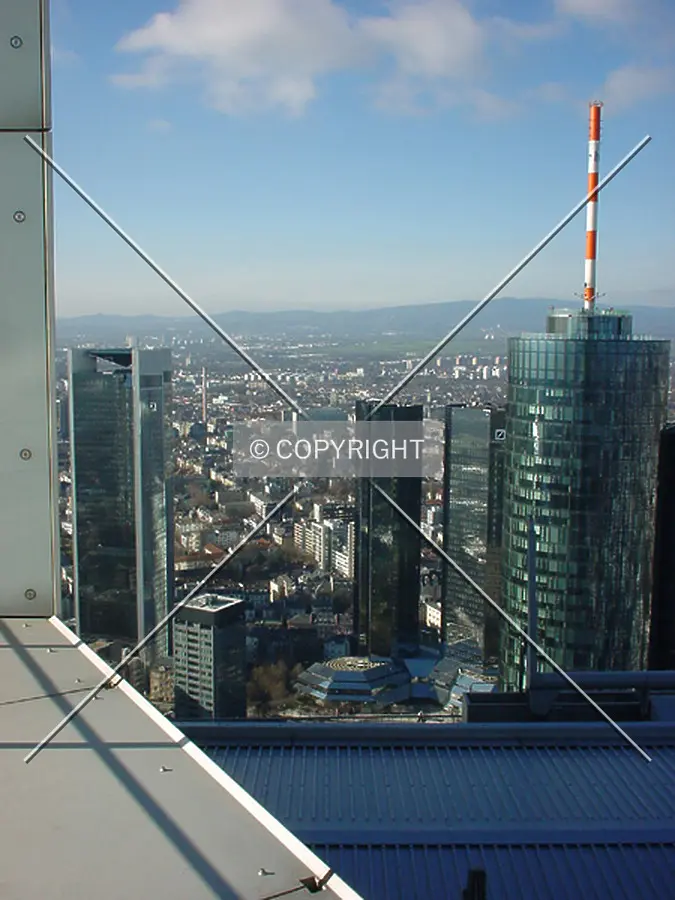 Top of the Commerzbank tower and other buildings in the background (right: MAIN TOWER)