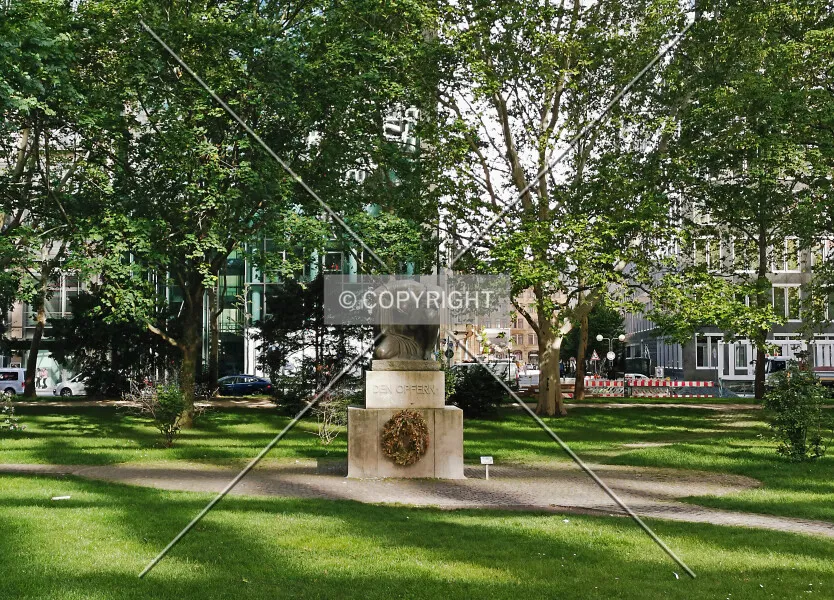 Photo 737-692-736