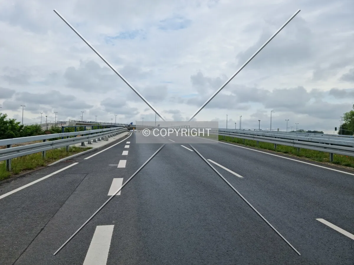 Photo 737-762-389