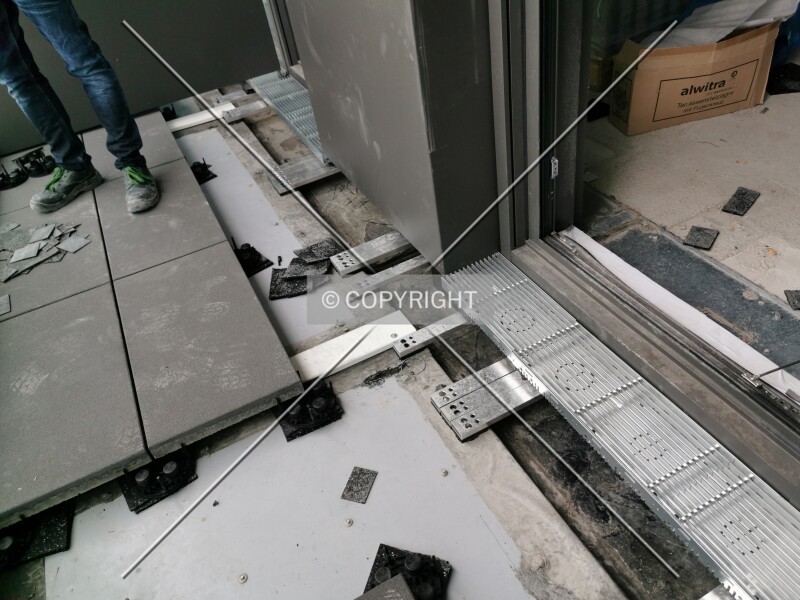 Photo 737-882-717