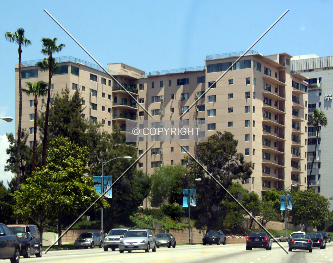 Looking east from Wilshire Boulevard