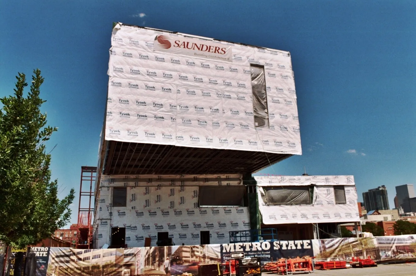 View of the cantilevered element on the southwest end
