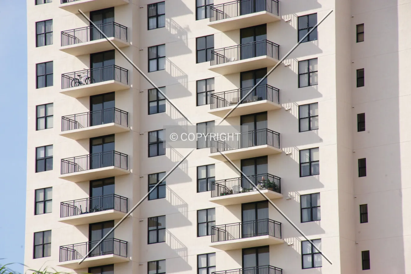 Photo 742-738-836