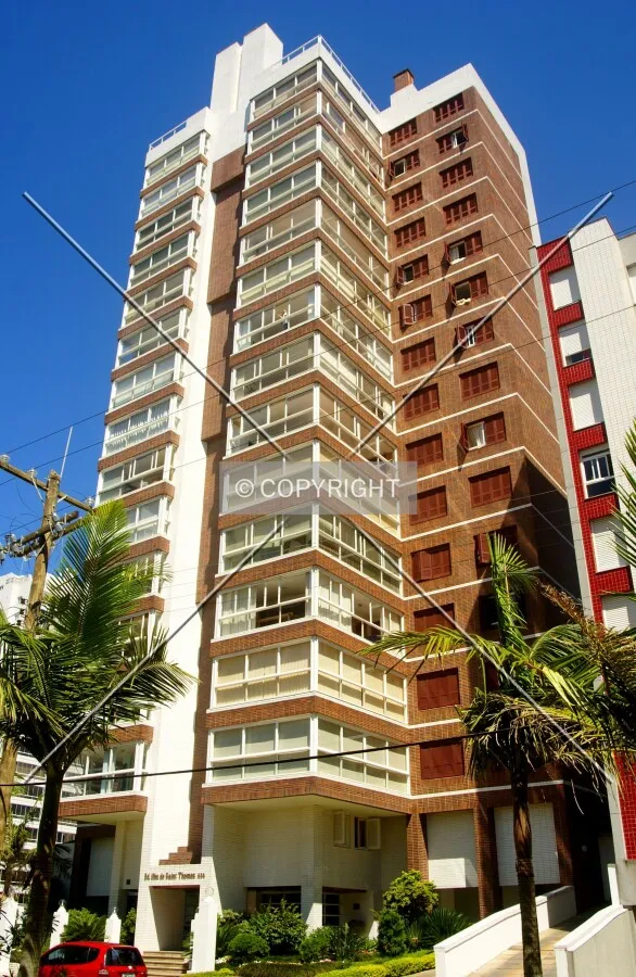 Looking up from across Silva Jardim Avenue