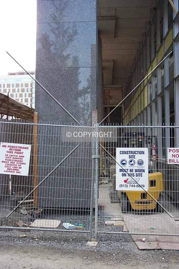 Support pillar on the south side