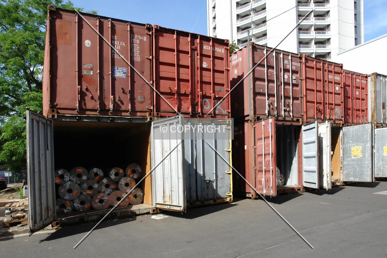 Intermodal containers - some locked, some open