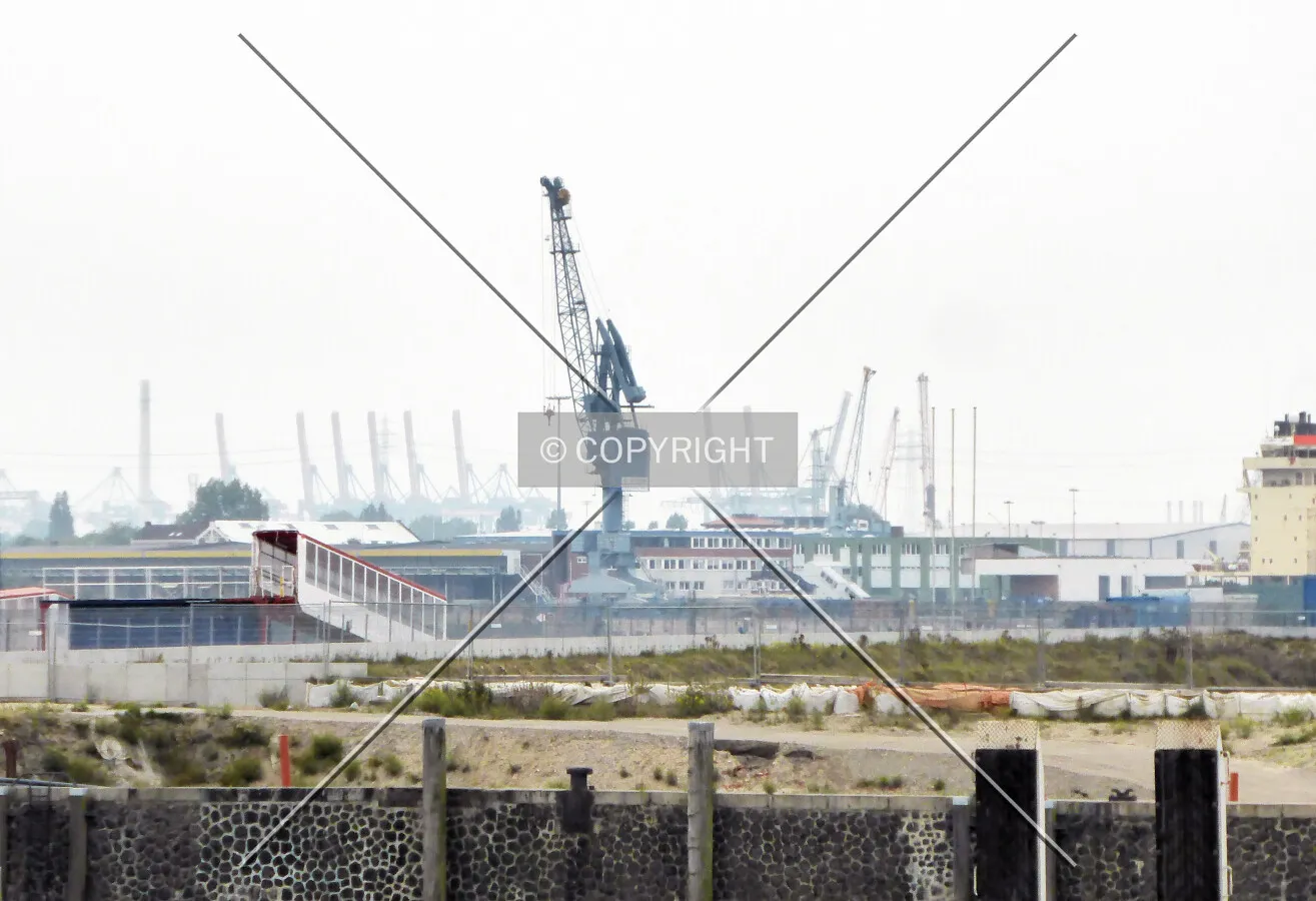 Modal container crane in Hamburg