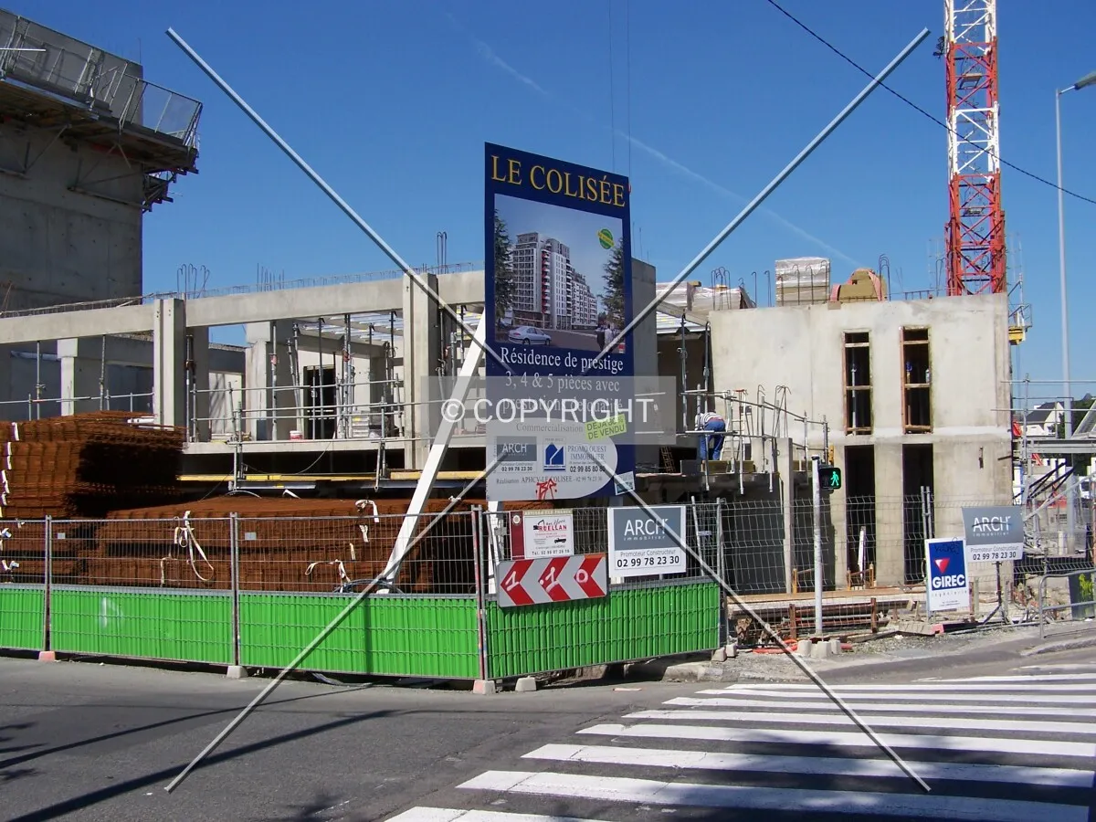 Angle sud-est donnant sur le carrefour