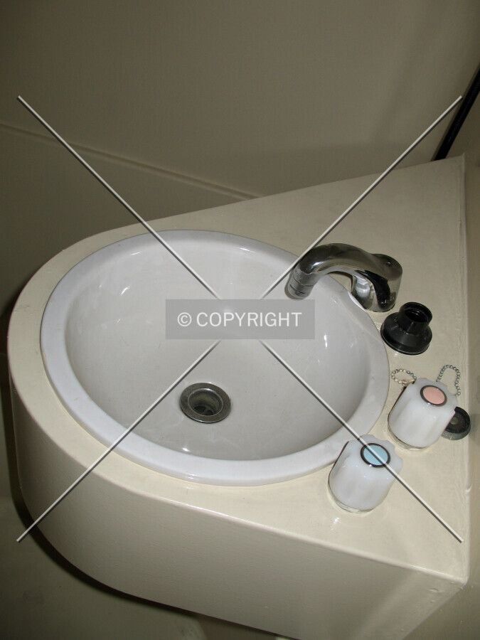Bathroom sink