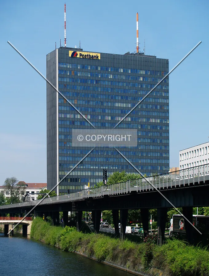 View along Tempelhofer Ufer